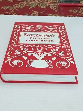 Betty Crocker Red and White   Decorative Hardcover Cookbook